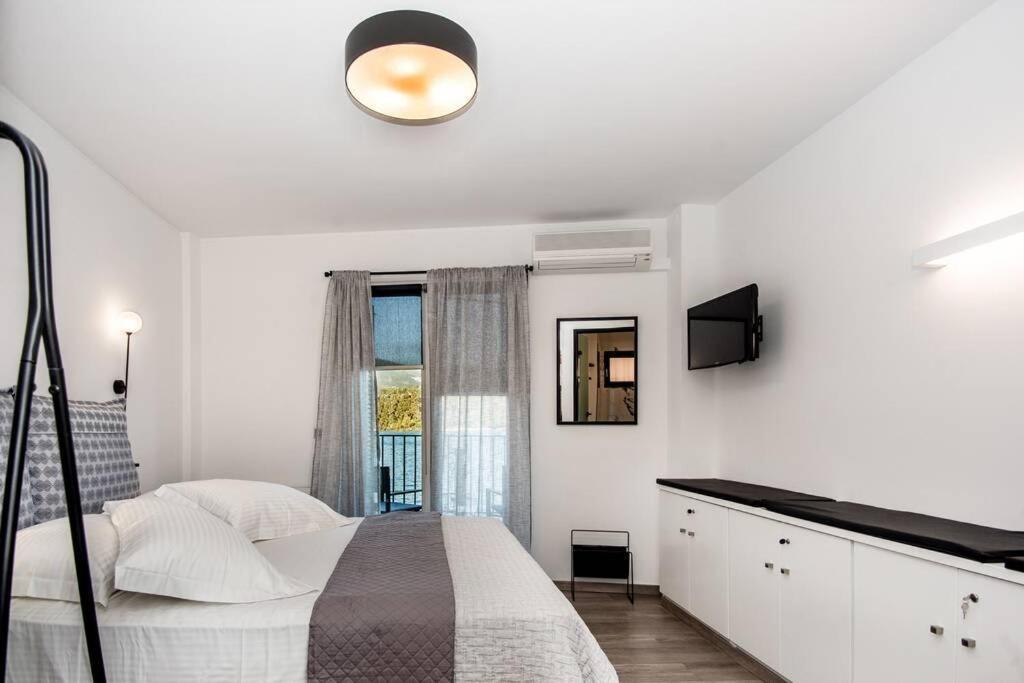 A & B Minimal Suite With Sea View In Argostoli Exterior photo