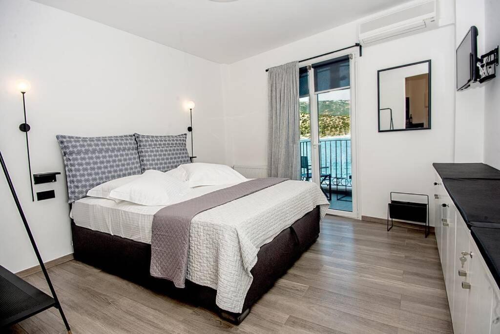 A & B Minimal Suite With Sea View In Argostoli Exterior photo